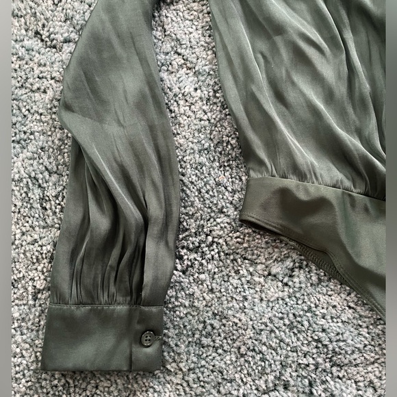 Women’s S Fashion V Cut Bodysuit - Picture 5 of 6